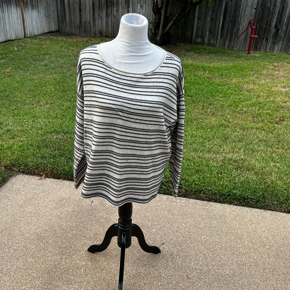 Slightly Used Women’s  Eileen Fisher Light Weight Sweater  Size M